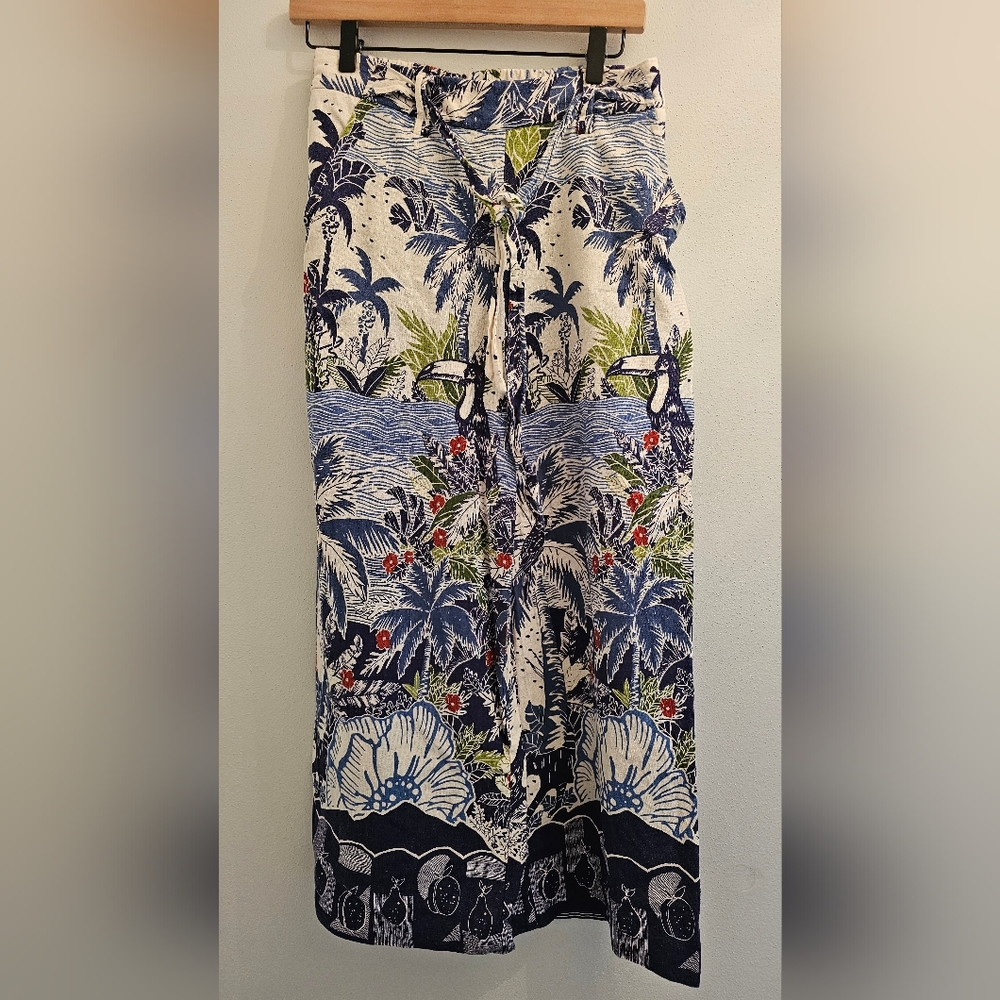 Joie Blue and White Patterned Garment